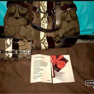 Beautiful original Coach Purse in new condition.